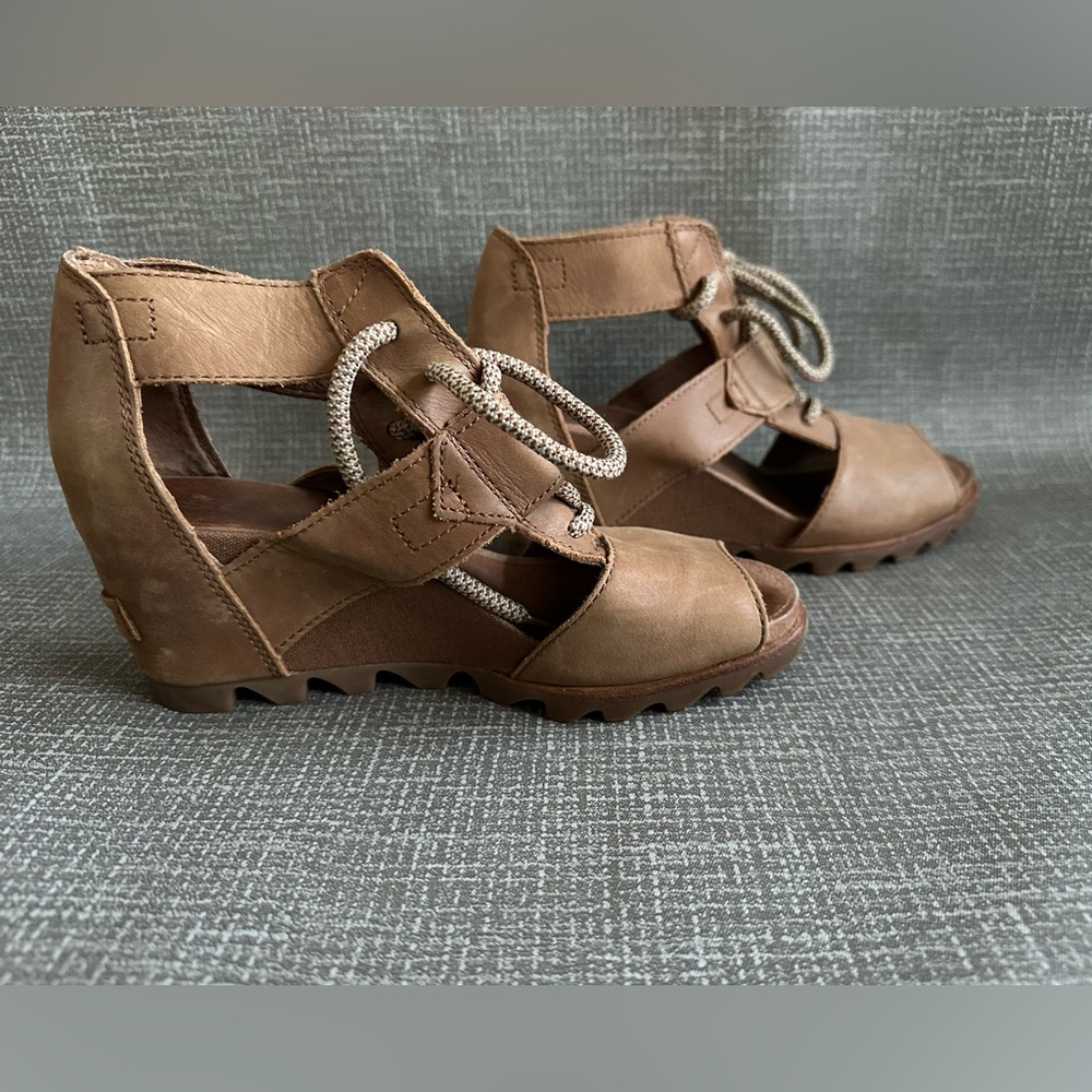 Sorel Joanie II Lace Wedge Sandal Size 7.5 Camel Taupe Leather Open Toe Lace-Up - Picture 5 of 14